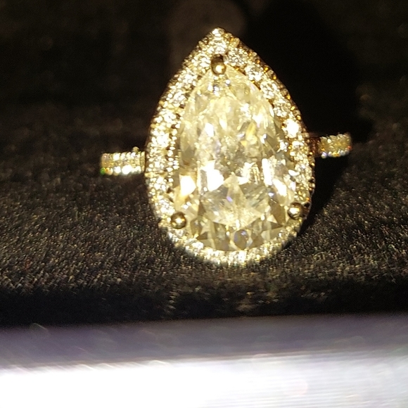14KW Teardrop Bridal Engagement Ring - Picture 2 of 5